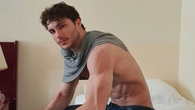 Erkekler kendilerinden daha yakışıklıları kıskanır mı?