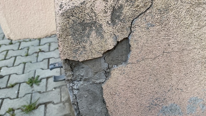 Sizce bu kolon çatlağından korkmalı mıyız?