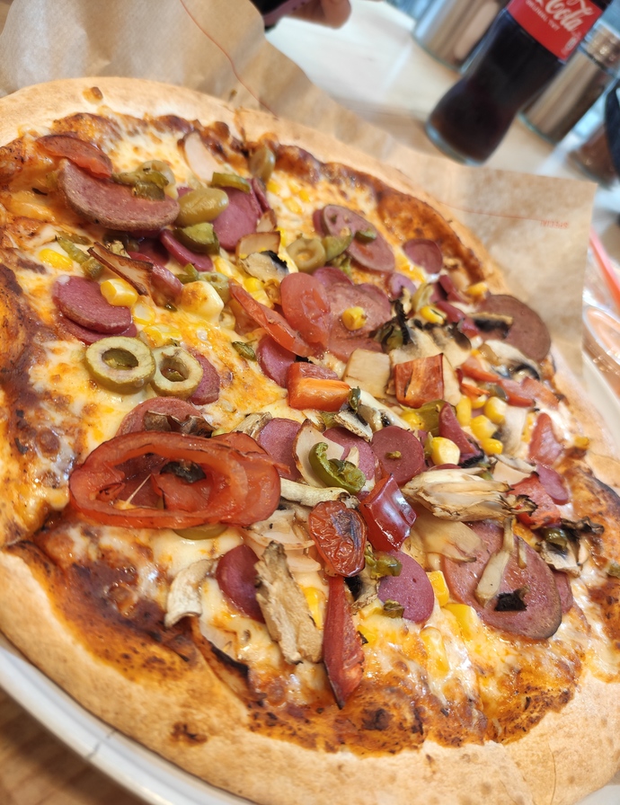 Kendi pizzamızı yaptık 🤤 Senin pizzada olmazsa olmaz malzemen nedir?