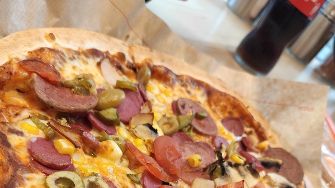 Kendi pizzamızı yaptık 🤤 Senin pizzada olmazsa olmaz malzemen nedir?
