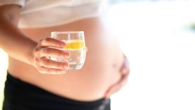 Kızlar hamileyken soda içerseniz çocuk erir mi?