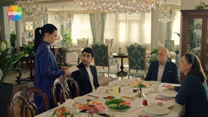 Kızılcık Şerbeti dizisindeki sahne izleyicileri ayaklandırdı! Sizce böyle bir sahne olabilir mi?