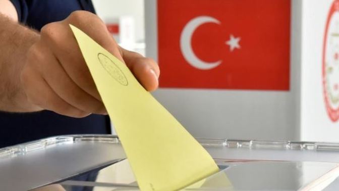 YSK seçime 36 partinin katılabileceğini ve oy kullanma saatlerini açıkladı. Sen hangi saatlerde gitmeyi tercih ediyorsun?