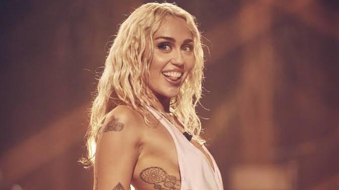 BBC, Miley Cyrus'u "21. yüzyılın en iyi pop yıldızı" olarak adlandırdı. Miley'i sever misiniz?