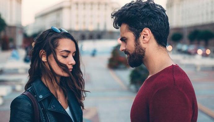 Eski sevgilinle yıllar sonra karşılaşsan, ilk soracağın soru ne olurdu?