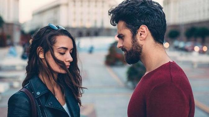 Eski sevgilinle yıllar sonra karşılaşsan, ilk soracağın soru ne olurdu?