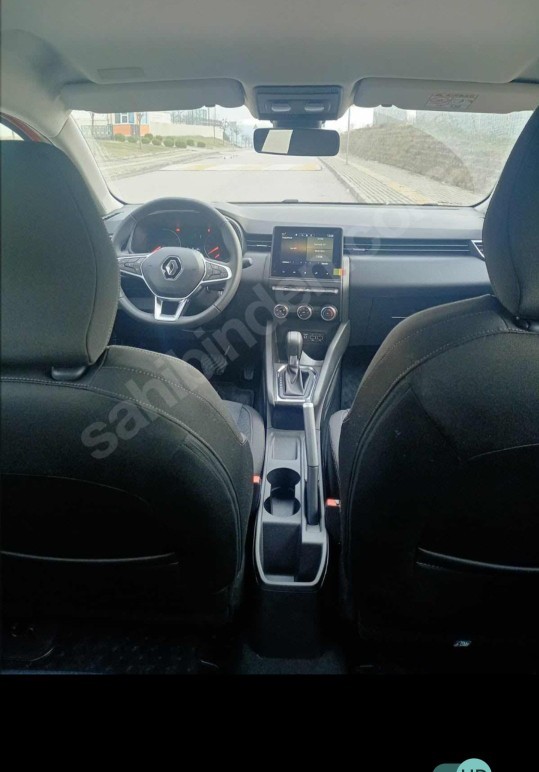Clio 5 ön kaput içi isimlerini karıştırıyorum. Ehliyet sınavına gireceğim yarın. Yardımcı olur musunuz?