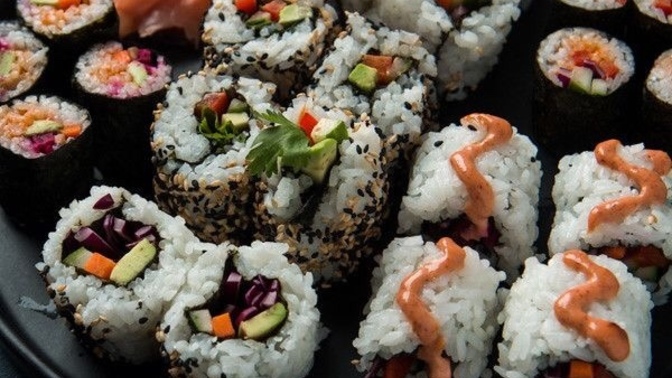 Siteden kiminle sushi yemek istersiniz?