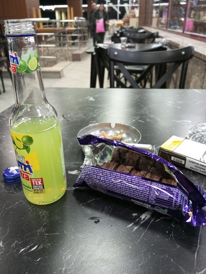 Dinlenme tesisinde içilen sigaranın tadı ayrı bir güzel değil mi?