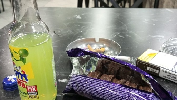 Dinlenme tesisinde içilen sigaranın tadı ayrı bir güzel değil mi?