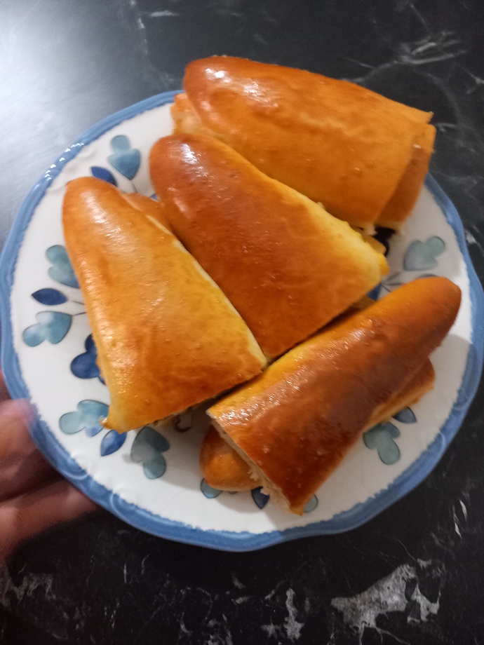 Kıymalı pide yaptım olmuş mu acıkan kola alsın en büyüğünden gelsin?