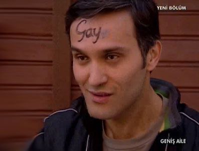 Türk dizi tarihinin en komik karakteri kim sence?