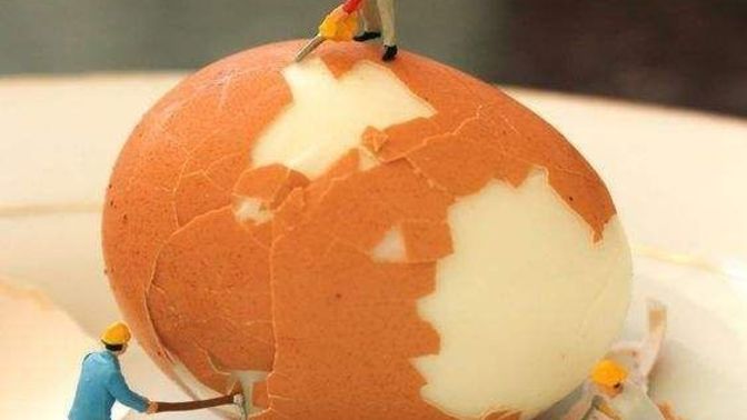 Yumurta kırmayı bilmemek eksiklik mi?