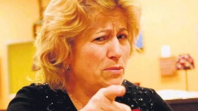 Ön koltukta eş mi yoksa anne mi oturmalı?