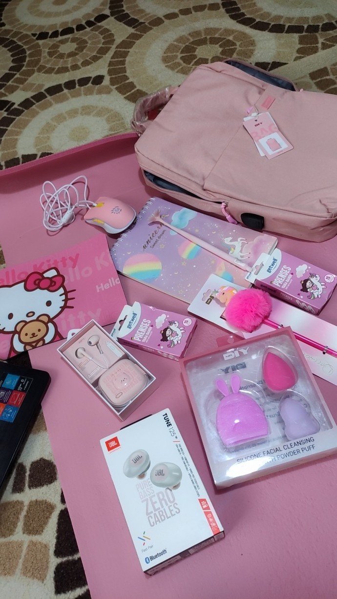 Kızlar sizin sevgiliniz de böyle mi yoksa normal mi 😂💖🦩 (resimli)?