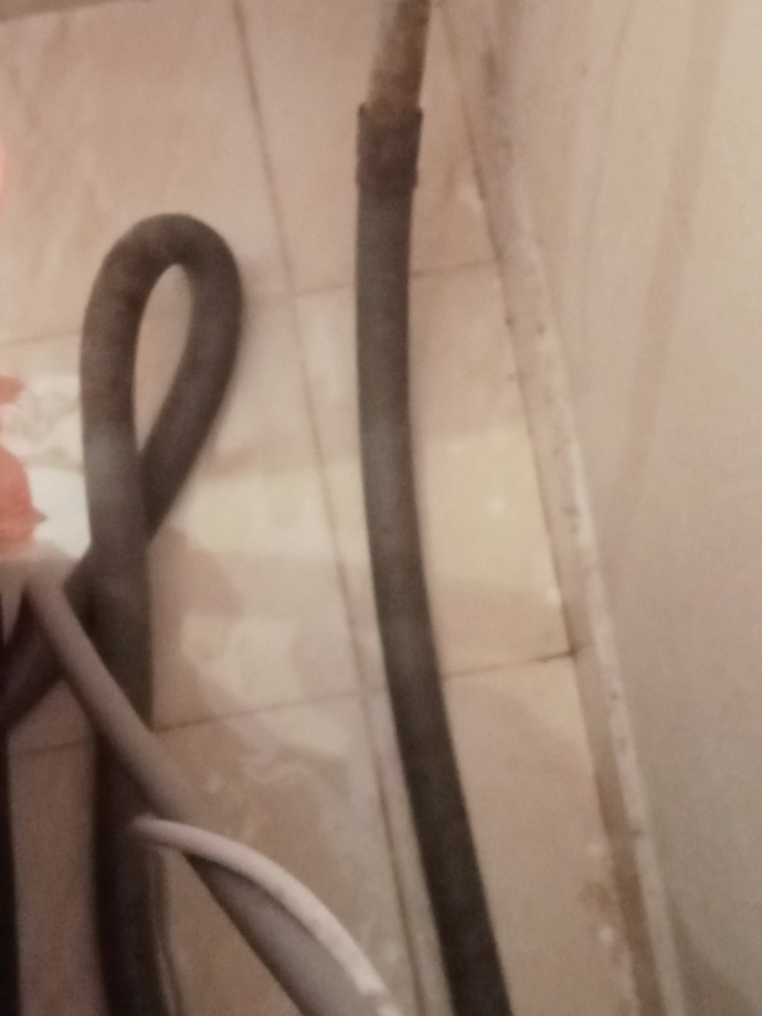 Bulaşık makinesi borusu delindi, nasıl değiştirebiliriz?