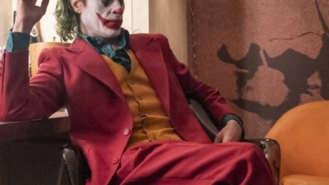 Joker'in kırmızı takım elbisesini giymek isteyen erkek var mıdır?