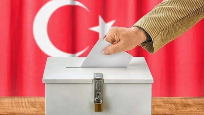 45 yaş üstündekiler oy kullanamasın. Belirli bir yaş aralığındaki insanların oy vermesi daha sağlıklı değil mi?