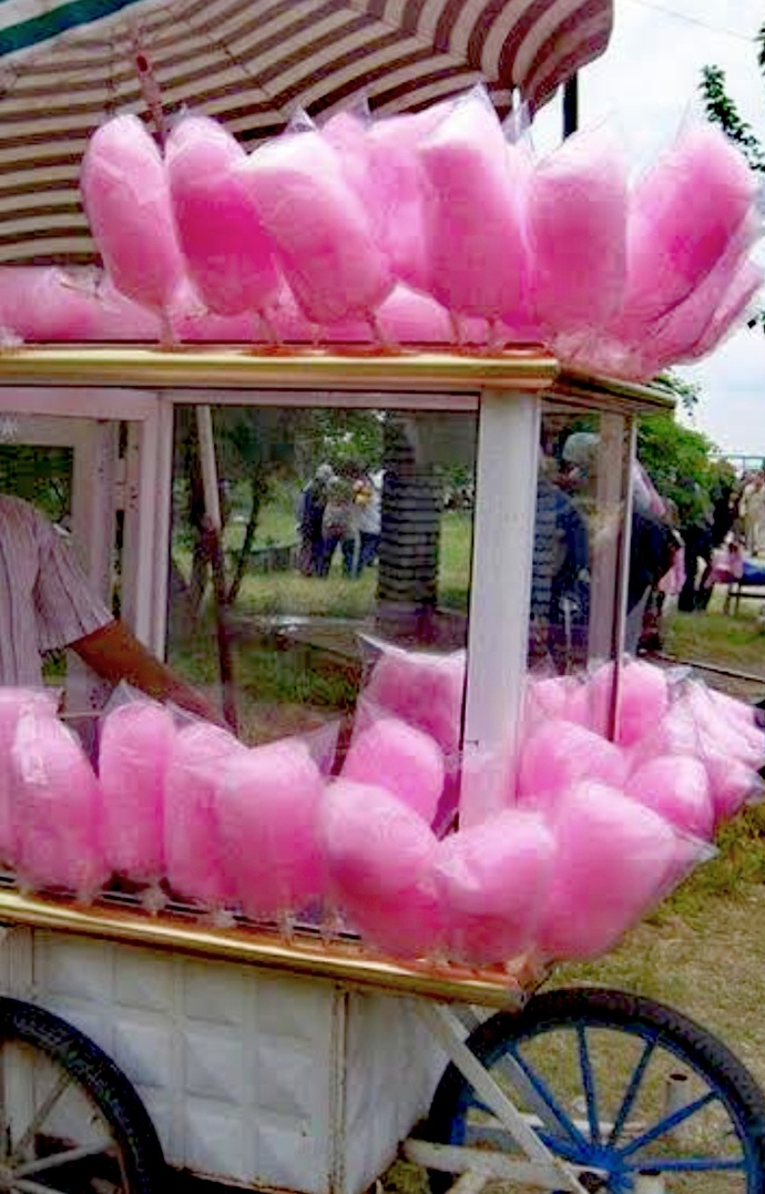Rengi pembe olunca tatlı gözüken bir şey söyler misin?
