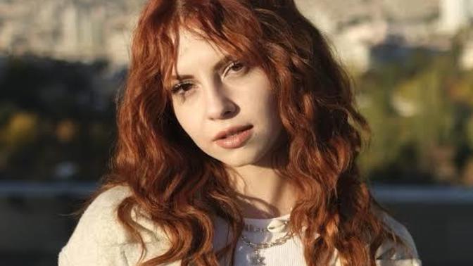 Fotoğraftaki kıza aşık oldum tanışmak zor ama ne yapabilirim?