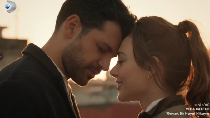 Sezonun en sürpriz ikilisi Rabia Soytürk ve Emre Kıvılcım'ın enerjileri çok yakıştırılmış 😍 Sence de enerjileri uyumlu mu?