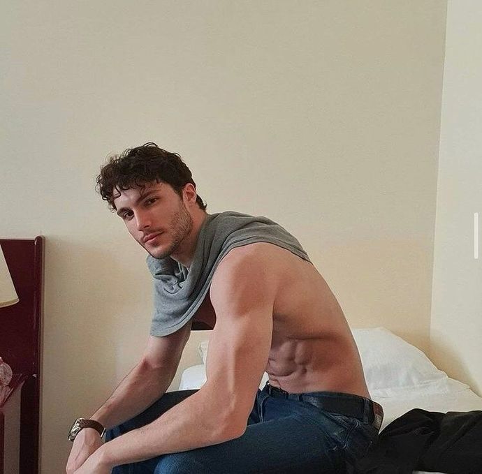 Bu adam ideal erkek tipinize uyuyor mu?