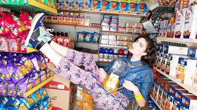 Markette ödeme yapmadan bir şeyler yemek saygısızlık mı?