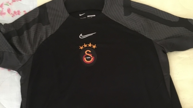Sevgilime Galatasaray deplasman forması aldım, beğenir mi?