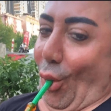 Sinemada öpüşen insanları ayıplar mısınız?