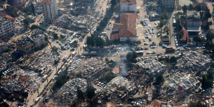Evsahibi, deprem bölgesinde kafasına göre ya da canı kıymete bindiği için kiracıyı evden çıkarabilir mi?