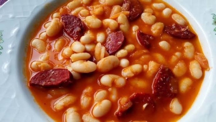 Kuru fasulye sucuklu mu, pastırmalı mı, etli mi olmalı sizce?