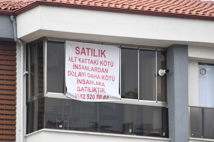 Gürültü yapan komşularınıza kızıp evi satarmıydınız?