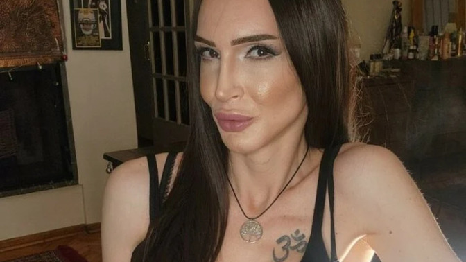 Trans kadınlar kızlar tuvaletine mi girmeli mi?