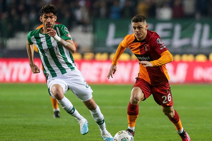 Galatasaray - Konyaspora 2-1 yenildi ve 14 maçlık galibiyet serisi bitti! Şampiyonluk yarışı yeniden başladı! Ne düşünüyorsunuz?