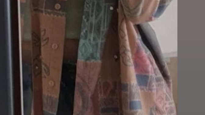 Bu cekete nasıl ve hangi renkte bir kazak gider?