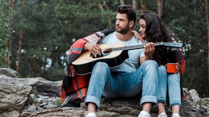 Sesi güzel olan mı yoksa müzik aleti çalan mı size daha çekici gelir?