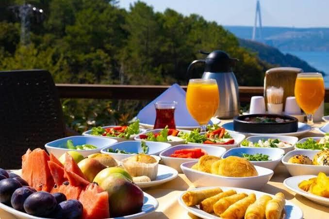 Pazar kahvaltısının tadı evde mi dışarıda mı daha güzel olur?