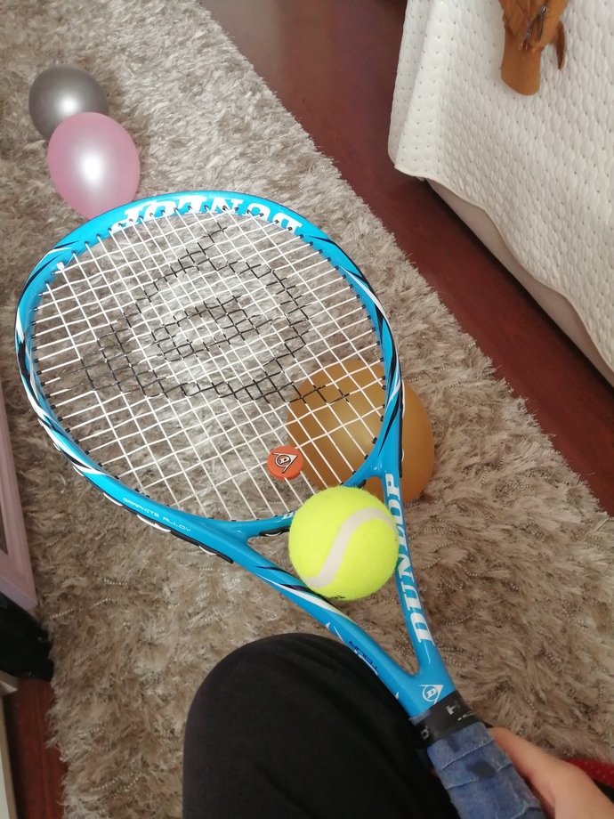 Tenis oynayan biri var mı?