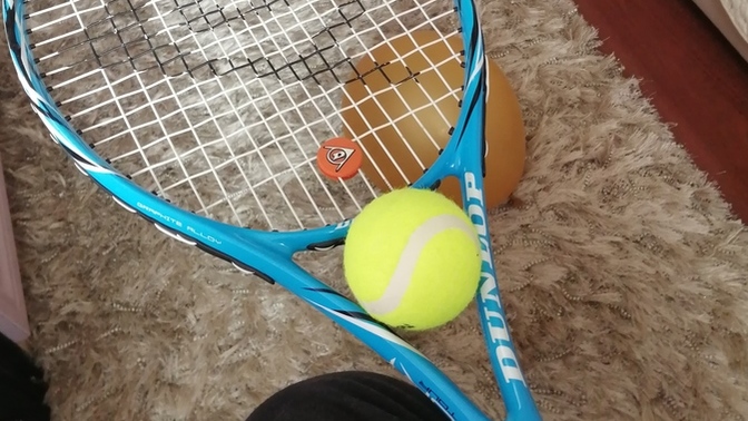 Tenis oynayan biri var mı?