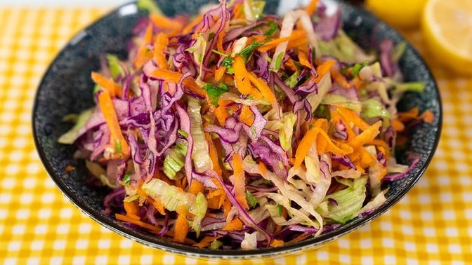Mevsim salatanın yanına pratik bir yemek en güzel ne gider?