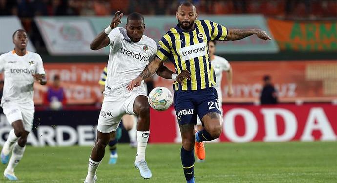 Alanyaspor 1 - Fenerbahçe 3... Sarı lacivertliler var rezaletinin yaşandığı maçta çok önemli bir 3 puan aldı! Maçı nasıl buldunuz?