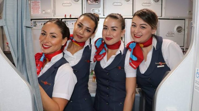 Sizce hosteslik mi yoksa öğretmenlik mi?