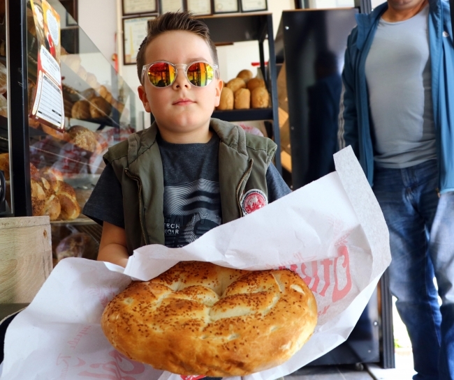 Ramazan pidesi bu yıl 10 liradan satılacak. Ailenizin pide kuyruğu emekçisi kim?