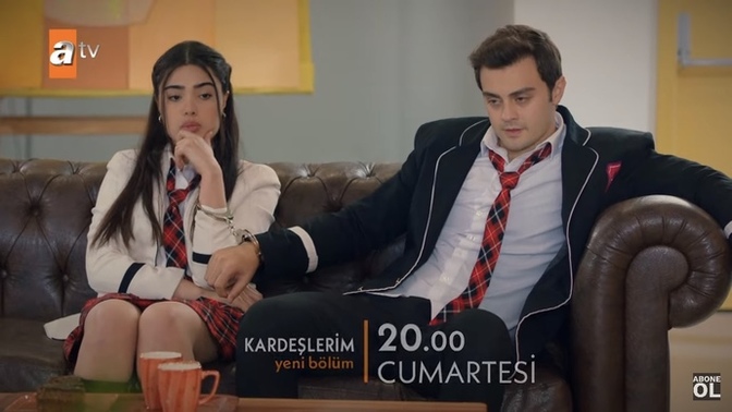 Kenetlenmişler birbirlerine 😂 Yeni bölümü heyecanla bekleyenlerden misiniz sizde?