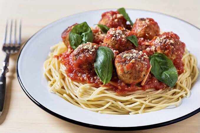 Köftenin yanına piyaz mı daha çok yakışır,spagetti mi?