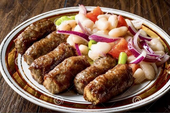 Köftenin yanına piyaz mı daha çok yakışır,spagetti mi?