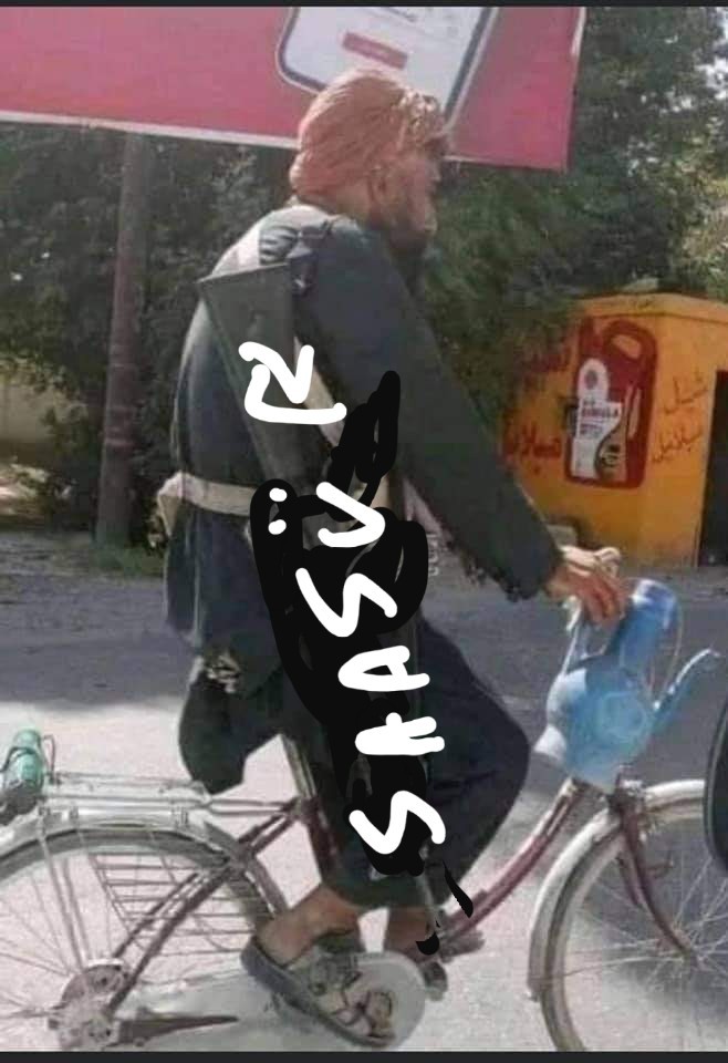 Afganistanın yeni başbakanı işe bisikletle gidip geliyor sizce bizde de böyle güzel manzaralar olur mu?