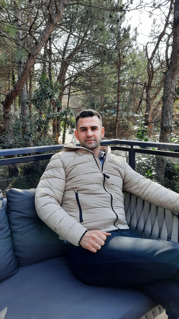 Sizce ben bıyıklı ve bıyıksız halimle kaç gösteriyorum?