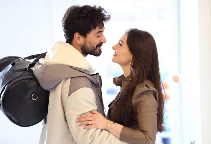 Başrollerde Burcu Özberk, Gökhan Alkan ve Selin Şekercinin olduğu Kraliçe yarın başlıyor. Kimler izleyecek?