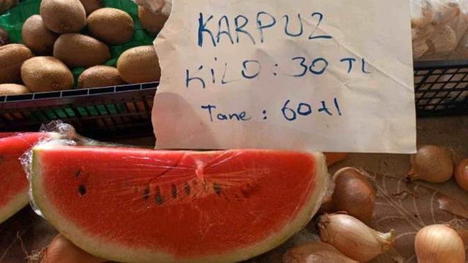 Karpuzun dilimi 60 TL'den satışa çıktı! En son ne zaman karpuz yediniz?